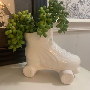 Porcelain plant decor